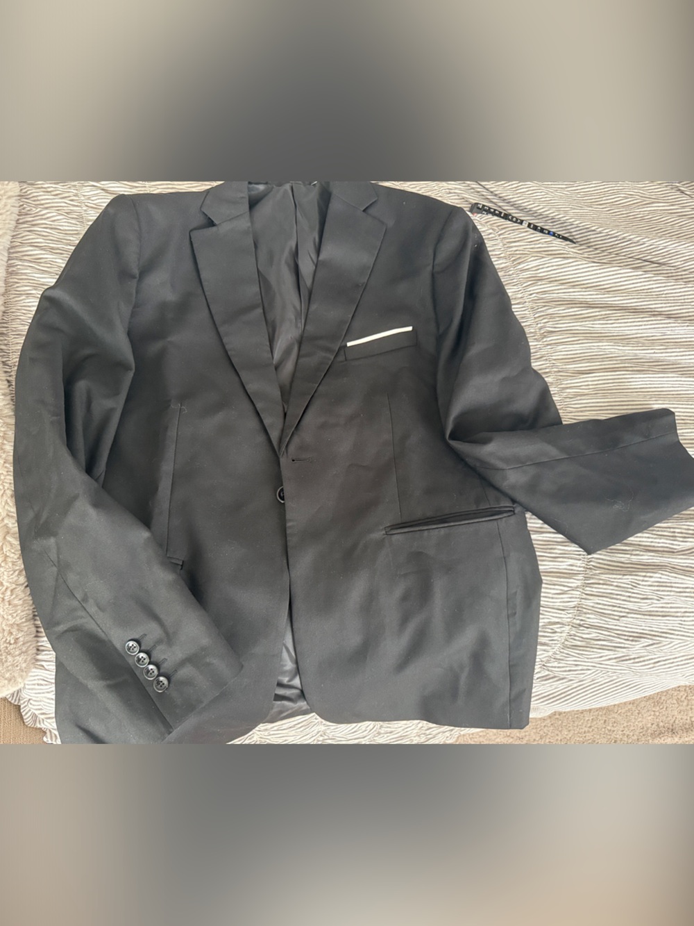 Amazon Men's Black Notch-Lapel Two-Button Blazer with Pocket Square Accent